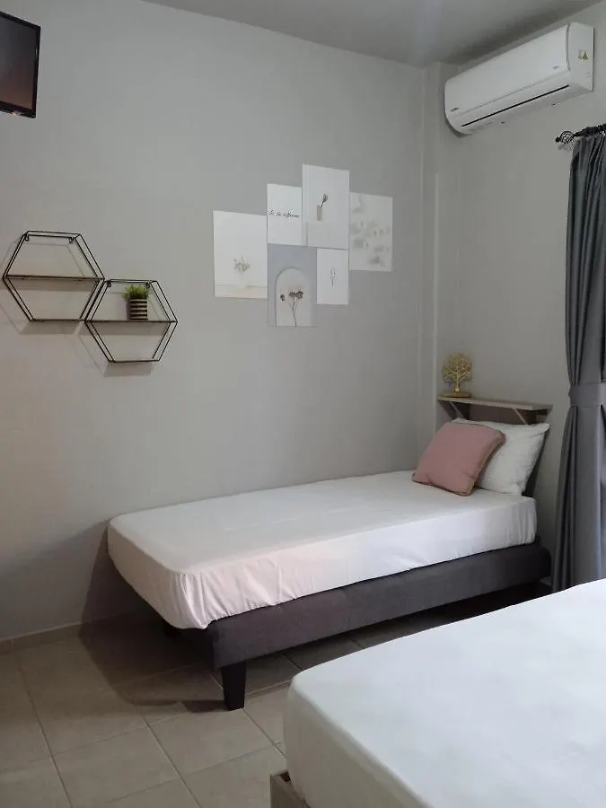 Apartment Almira - Rooms To Let Nea Roda Greece