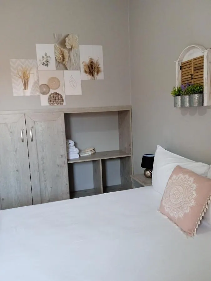 Apartment Almira - Rooms To Let Nea Roda