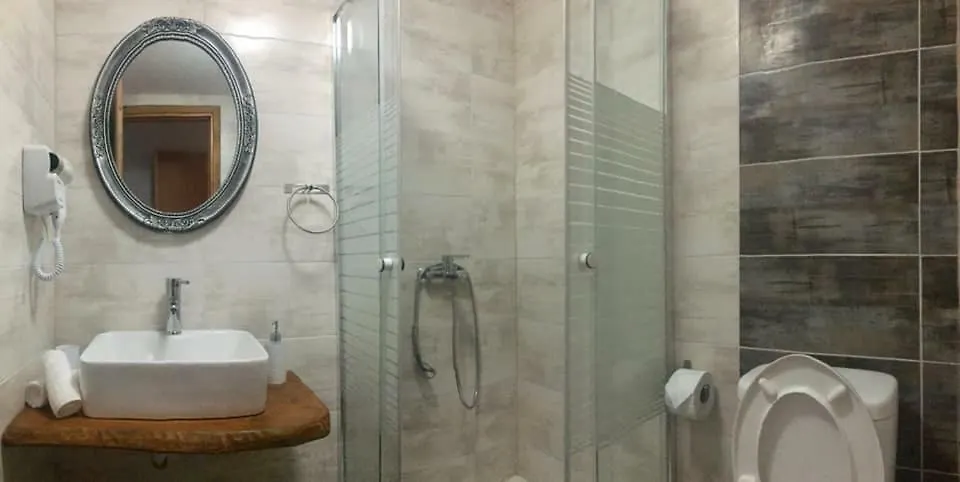Almira - Rooms To Let Nea Roda