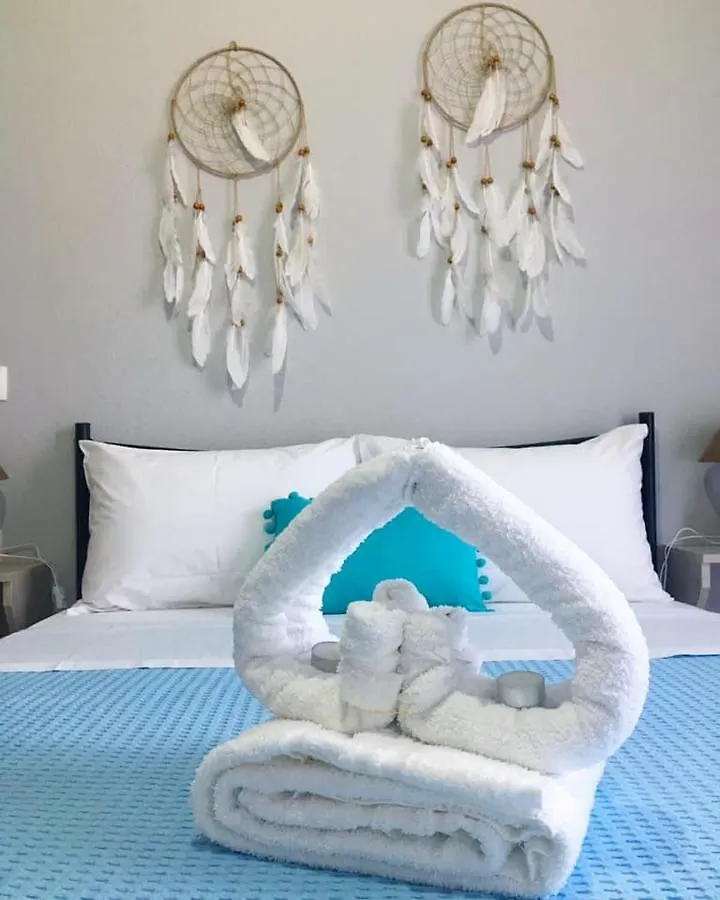 Almira - Rooms To Let Nea Roda Apartment