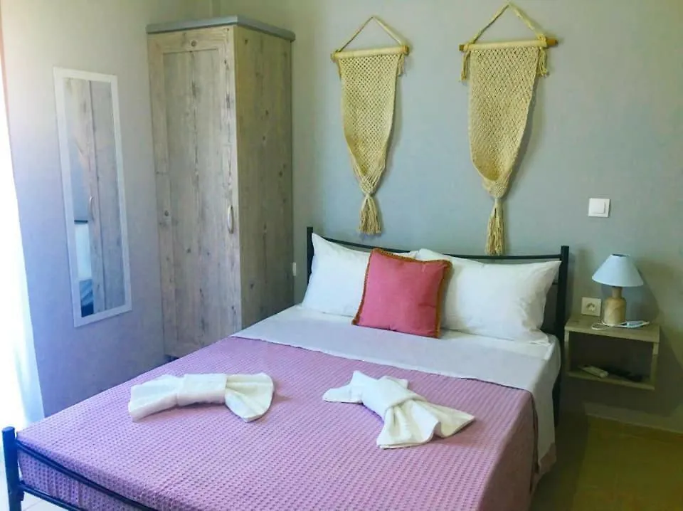 Apartment Almira - Rooms To Let Nea Roda Greece